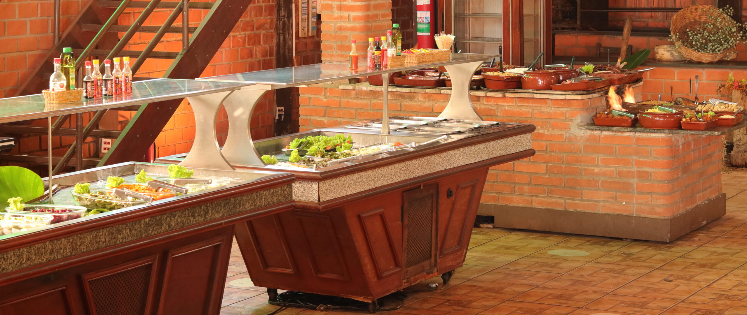 Buffet almoço no restaurante Estância Montagner