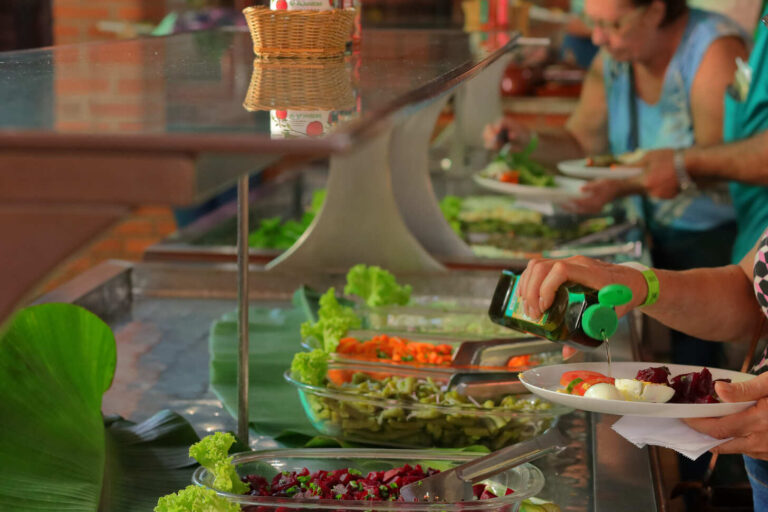 buffet de saladas restaurante estancia montagner